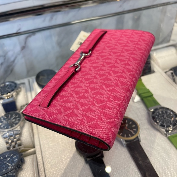 Michael Kors Carson Large Signature Logo Bifold Wallet
Drugonfruit
NWT - Picture 7 of 16